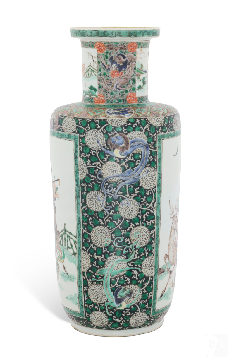 VASE ROULEAU EN PORCELAINE DE LA FAMILLE VERTE À FOND NOIR  CHINE, DYNASTIE QING, ÉPOQUE KANGXI (1662-1722) - 图3